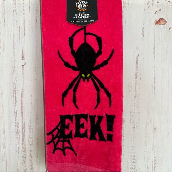 NEW! Hyde and eek 2 pack kitchen towels eek and spiderweb print - Picture 2 of 3
